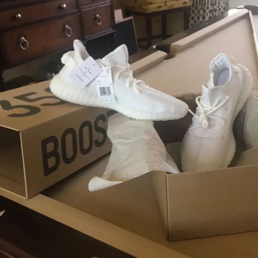 Yeezy Boost 350 V2 - Picture 1 of 4